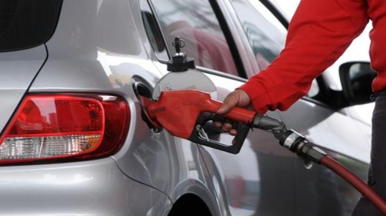Para Damián Di Pace, el combustible tendría que valer $448 al tipo de cambio oficial