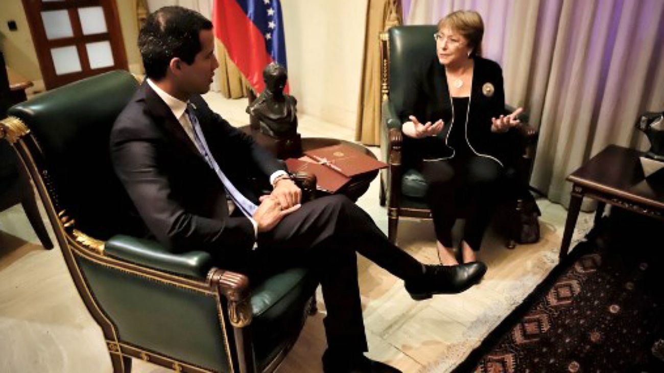Michelle Bachelet hace equilibrio en Venezuela: se reunió con Guaidó y Cabello
