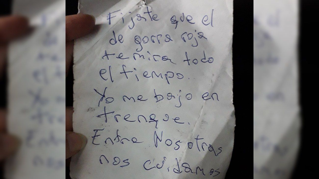 La advertencia en un papelito que salvó a una chica de un acoso sexual
