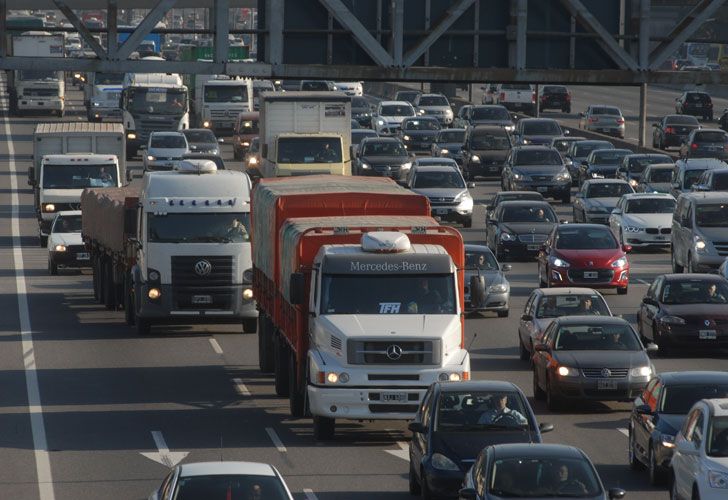 Creció casi 50% el tráfico de camiones en autopistas