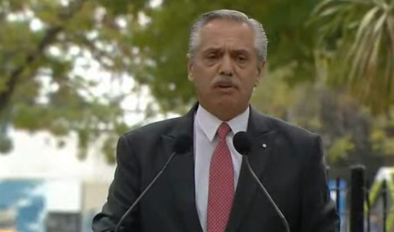 Renuncia que no resuelve ni la interna