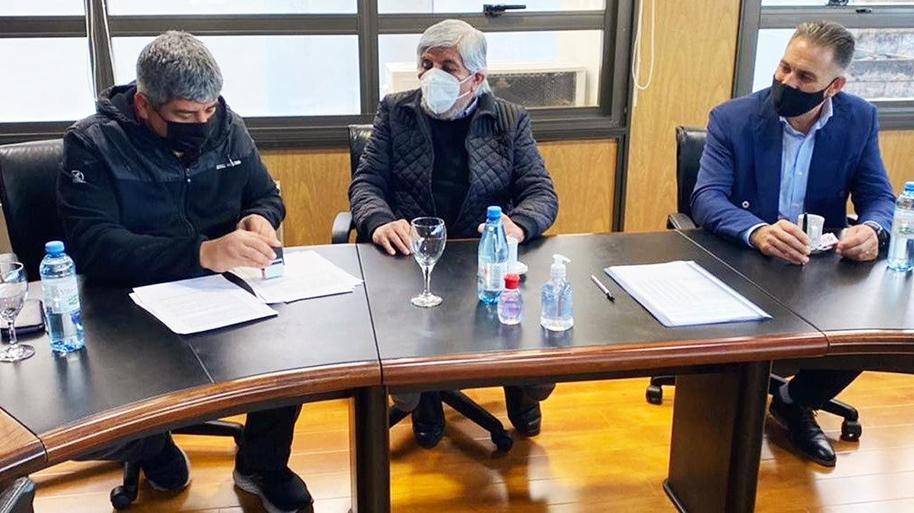 Camioneros cerró un 45% de aumento salarial, elevando el techo de las paritarias