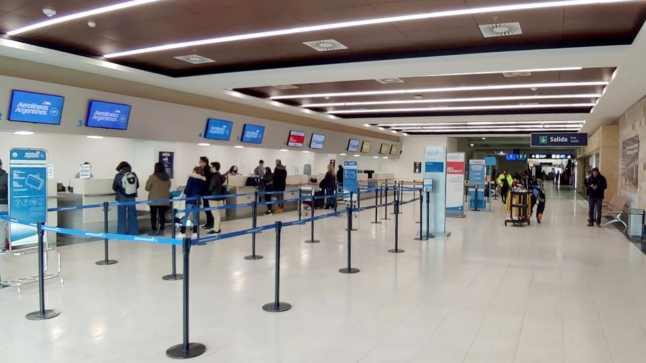 Vacaciones 2023: ¿cuáles son los documentos imprescindibles para viajar en avión y en auto?