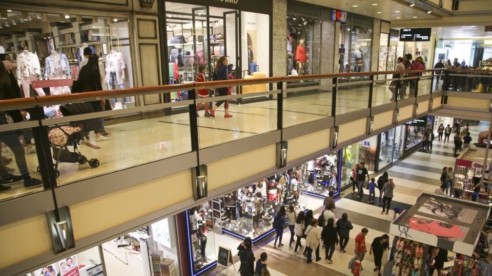Mejoró el consumo en enero de acuerdo a las empresas de bienes y servicios