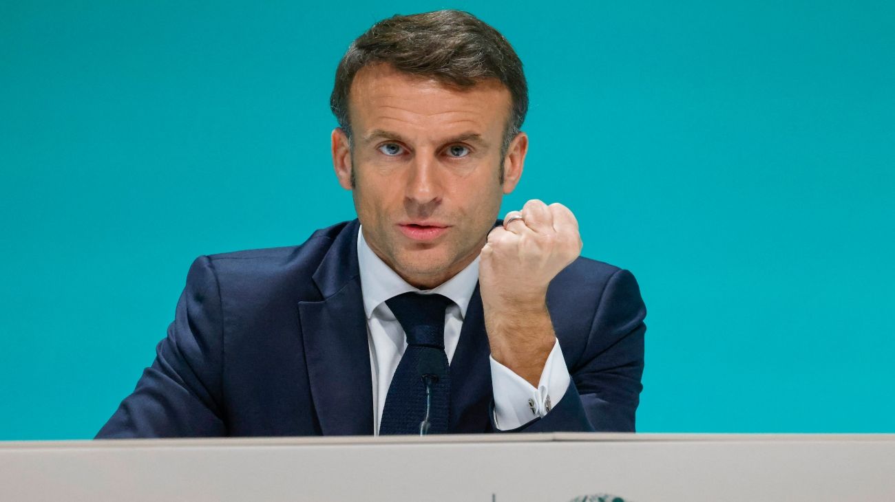 Francia: para Emmanuel Macron, la nueva ley de migración es "un escudo" que necesitaban