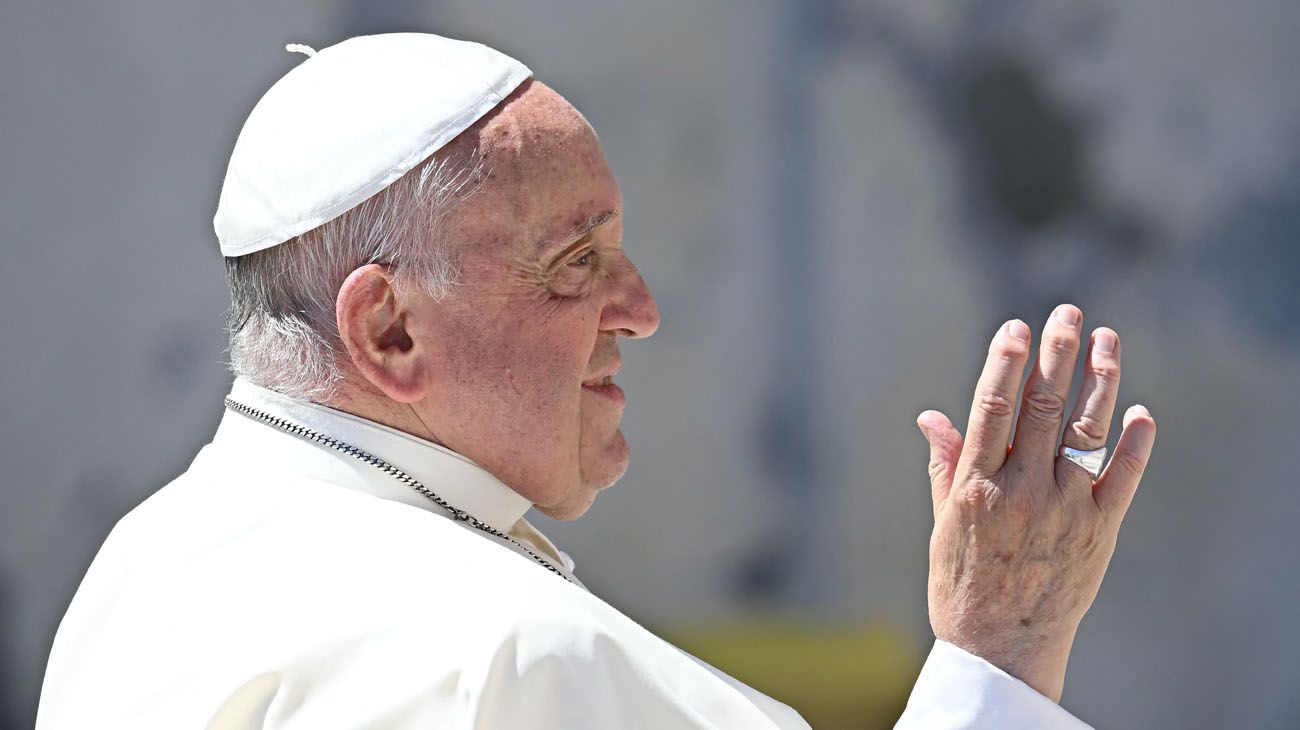 Papa Francisco: "Ningún gobierno puede exigir a su pueblo que sufra privaciones incompatibles con la dignidad humana"