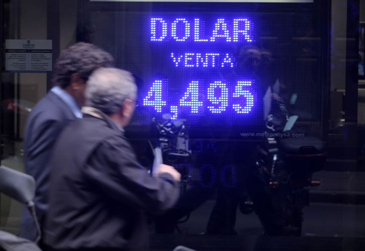 Pese a la predicción de Aníbal F., el dólar paralelo cerró a $5,55