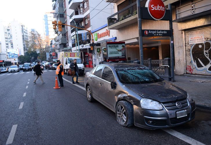 Piloto de TC volcó en la avenida Corrientes