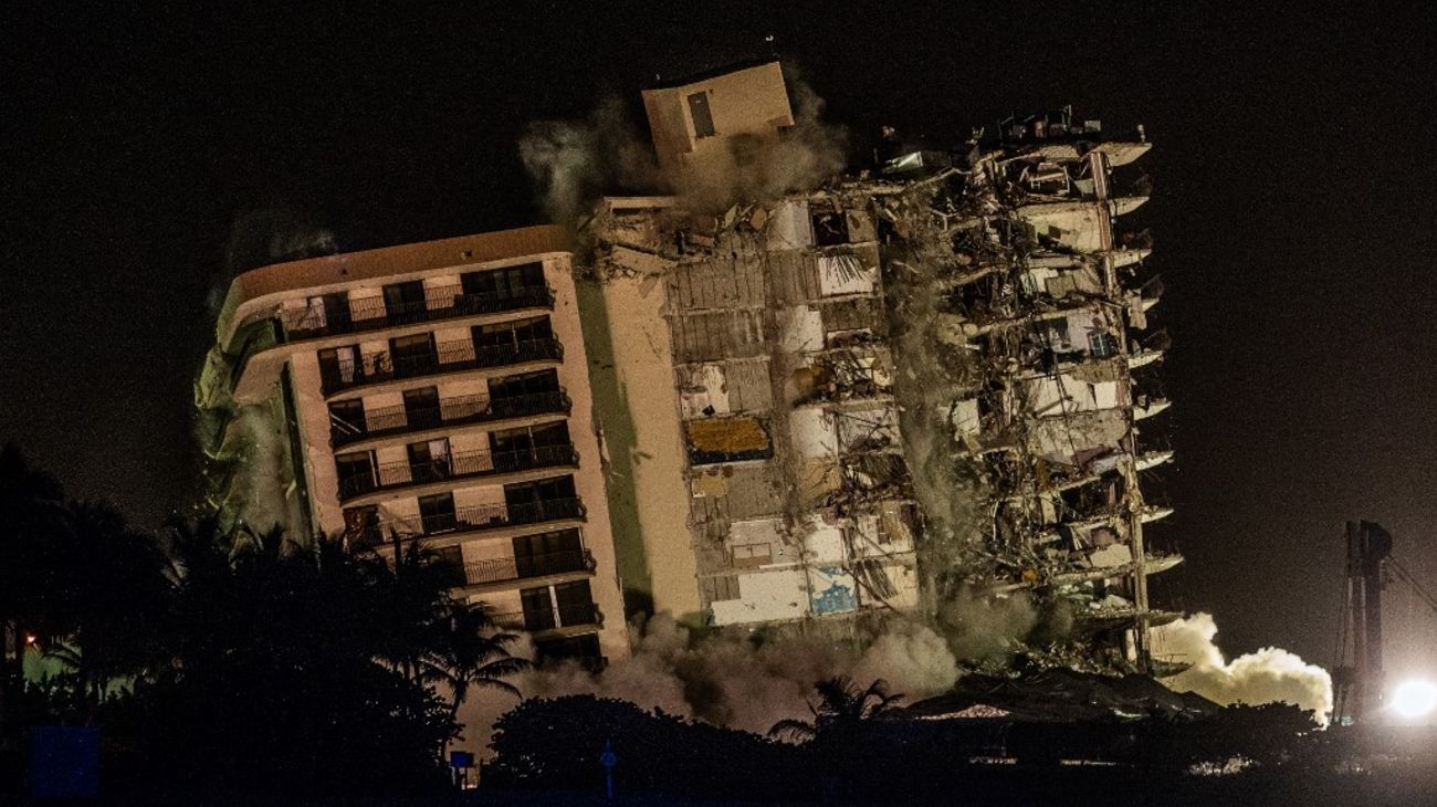 Demolieron por completo el edificio de la tragedia de Miami pese a haber 121 desaparecidos