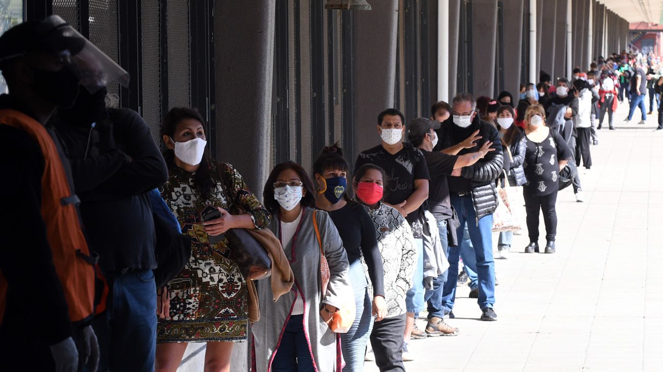 Coronavirus: largas filas en Once para realizarse el test rápido
