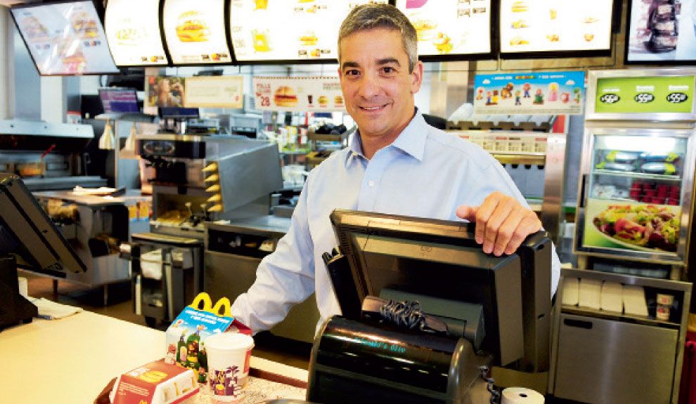 Cuánto ganará un empleado que trabaja en McDonalds, Burger King o Mostaza en octubre del 2026