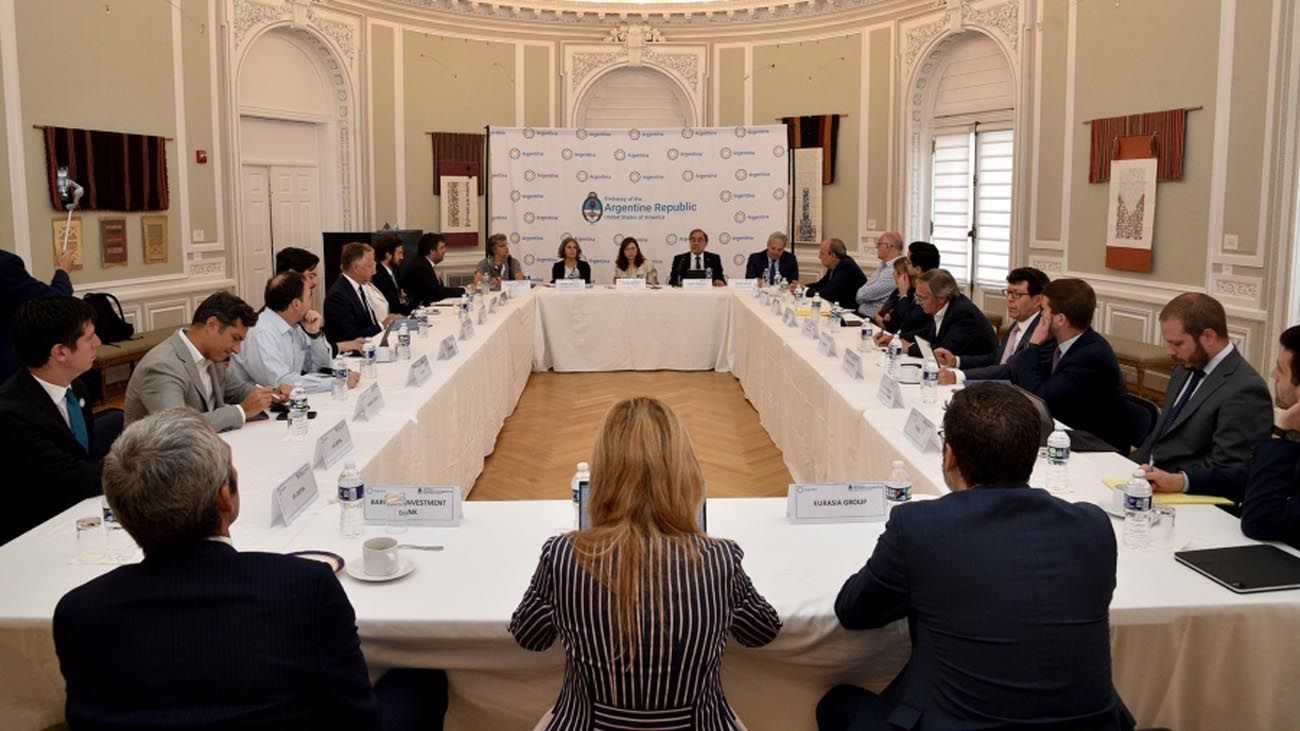 Batakis en EEUU: apoyo de los "tres pilares" a una "tecnócrata" a la que "le creen más que a Guzmán"
