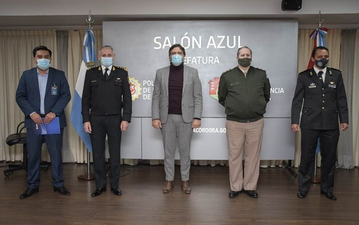 Funcionarios provinciales empiezan a mirar de reojo al ministro Mosquera