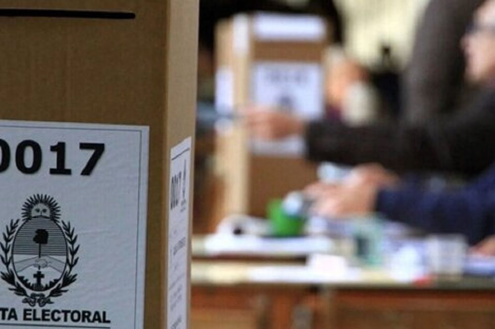 Revés judicial para Valdés: declaran inconstitucional el decreto que limitaba alianzas locales