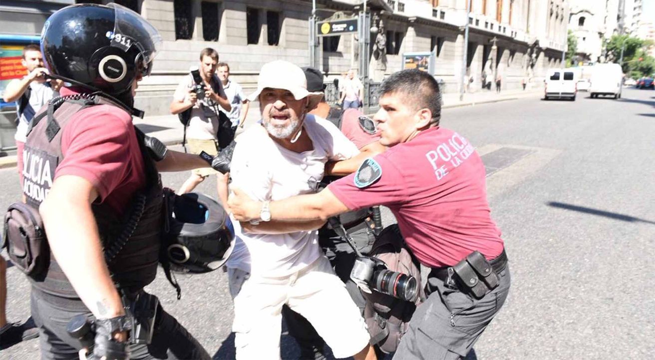 ADEPA repudió la detención de los fotógrafos en "cuadernazo" de Congreso