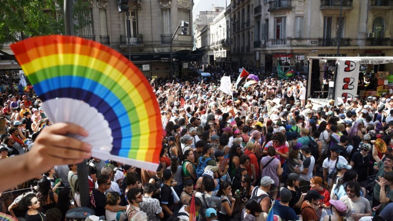 En Hungría prohibieron por ley las marchas del orgullo gay, ¿podría suceder lo mismo en Argentina?