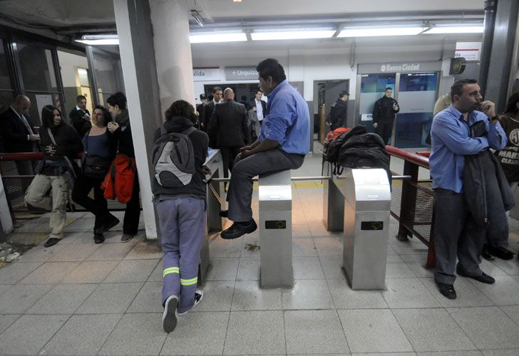 Finalizó la medida de fuerza en la línea B y se restableció el servicio de subte