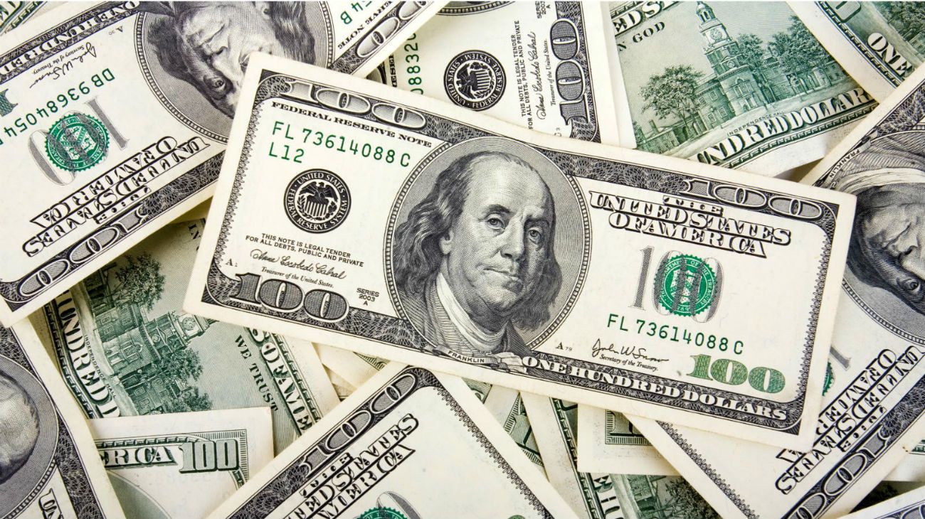 El dólar cedió por segundo día consecutivo y cerró a $43,61