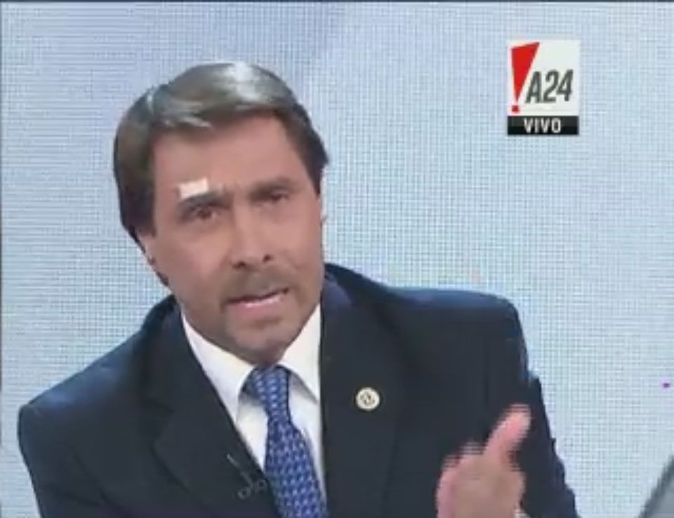 Eduardo Feinmann mostró una herida y dio el teléfono de una jueza