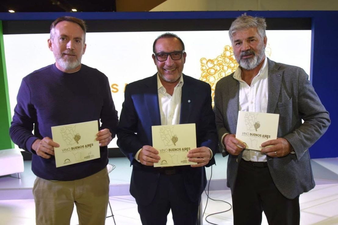 Luis Vivona presentó su libro “Vino Buenos Aires” en la 47° edición de la Feria del Libro