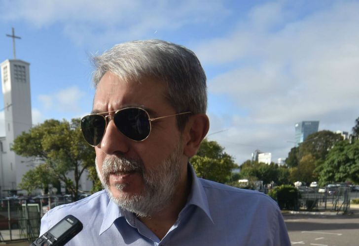 Denuncian que Aníbal Fernández gastó 19 millones con una tarjeta de la Federación de Hockey