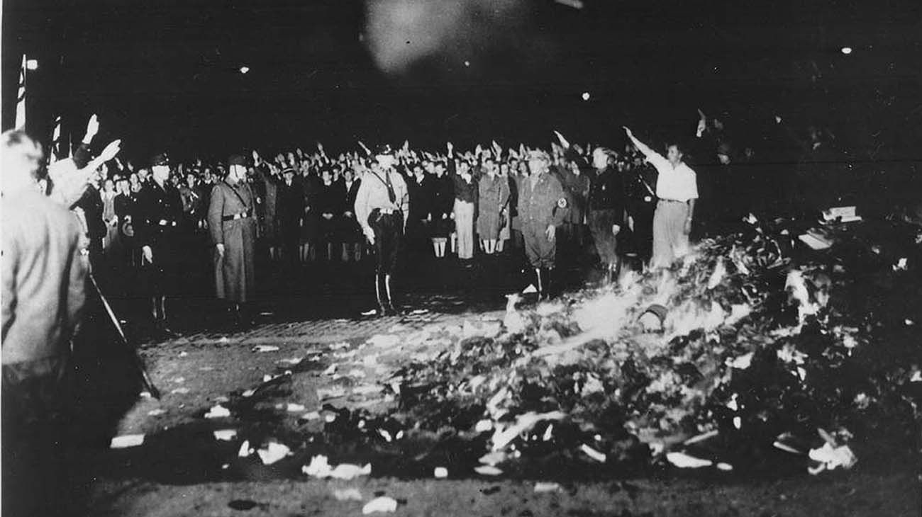 Para una historia de la paranoia política