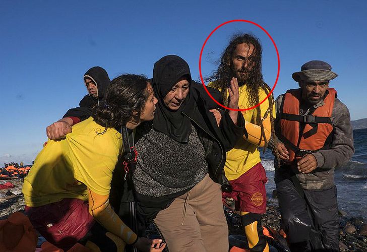 Impacta al mundo la imagen del rescatista argentino en Grecia