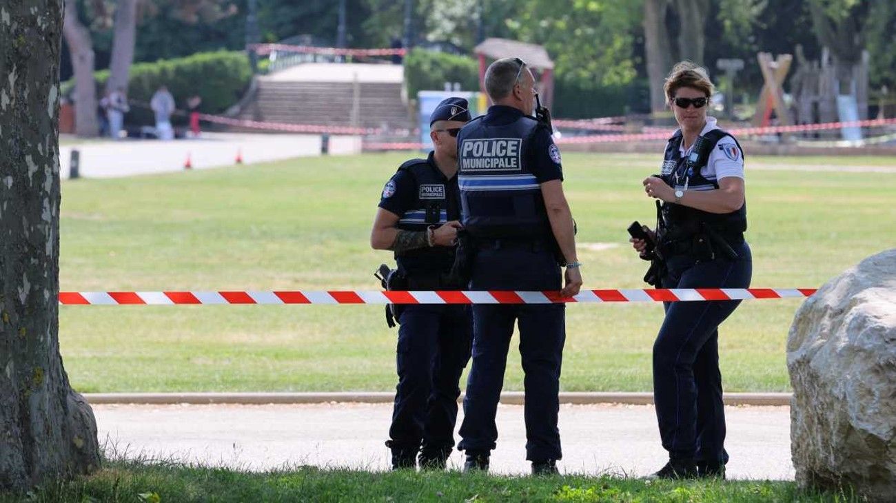 Una mujer lucha por su vida tras ser violada y empalada por un adolescente en Francia