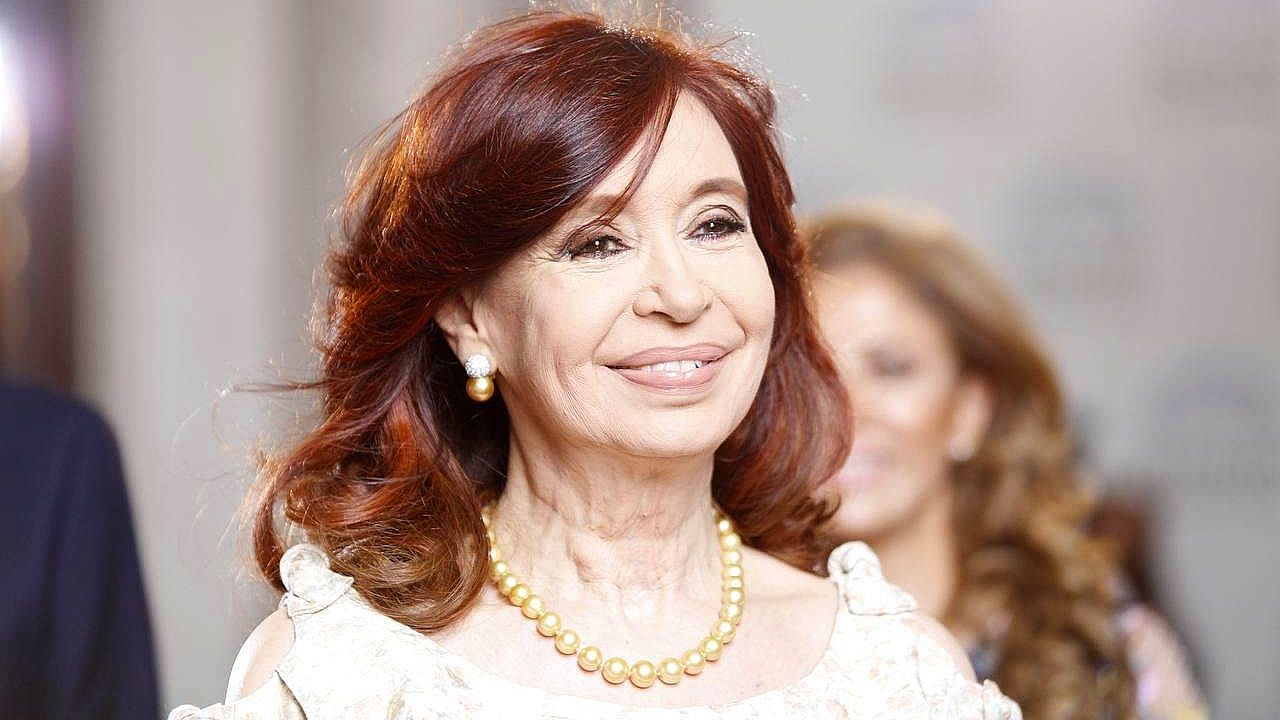 Cristina Kirchner renunció a su sueldo como vicepresidenta y criticó a la Corte Suprema