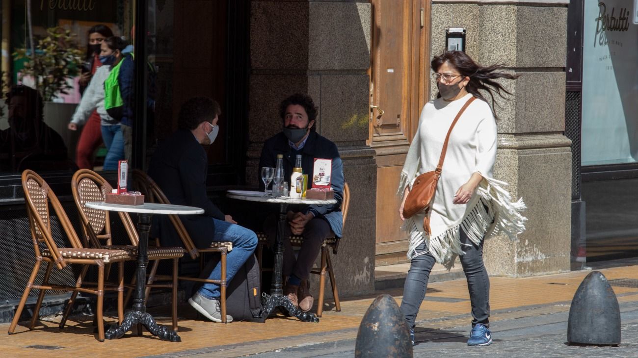 Cámera: "Es más importante el uso de barbijo que la tercera dosis"
