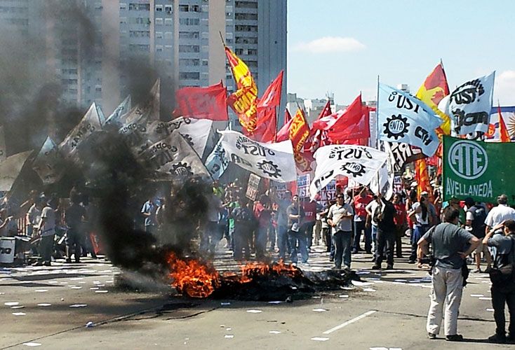 El Gobierno prepara un manual para prevenir piquetes y no tener que reprimir