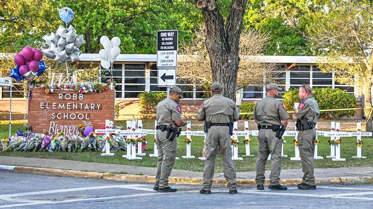 La “decisión errónea” de la policía que no entró de inmediato a la escuela atacada