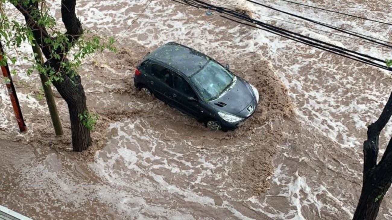 Las fotos de la impactante tormenta con lluvia y granizo en Mendoza