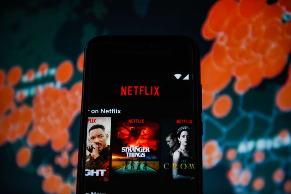 Acciones de Netflix caen tras una bajo crecimiento de suscriptores