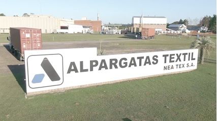 Crisis en Alpargatas: nueve despidos en Corrientes y fuerte crítica gremial