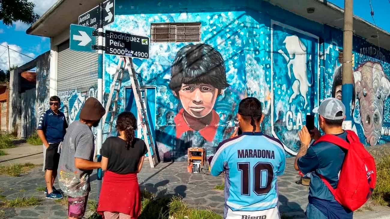 Mar del Plata: Con un mural homenajean y recuerdan al Diez