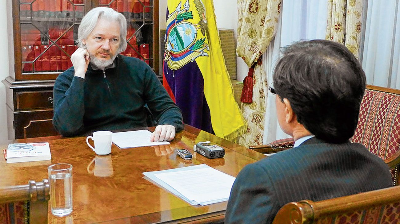 Julian Assange: "Yo defiendo el populismo"