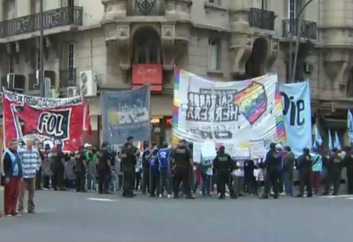 Cortes y movilizaciones complican el tránsito