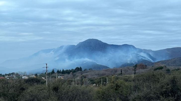 Controlaron el incendio en el cerro Uritorco