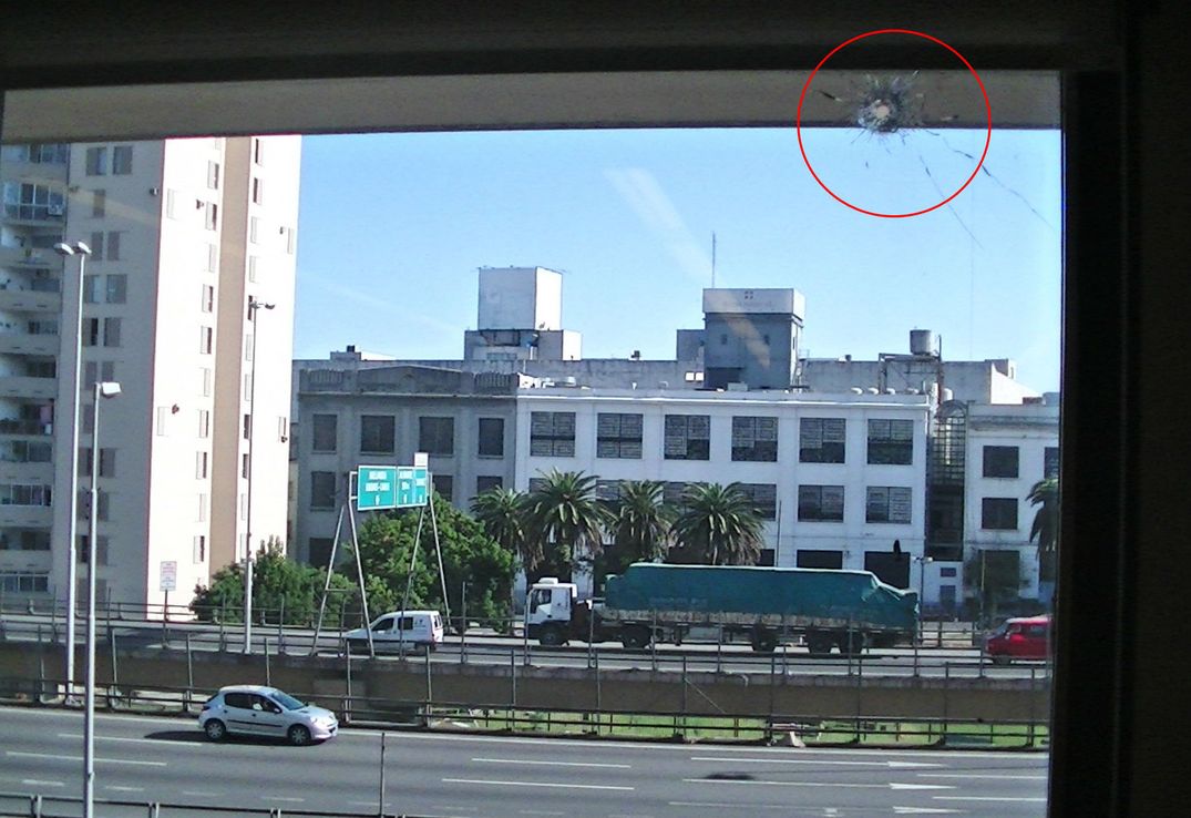 Balearon al edificio de Cablevisión