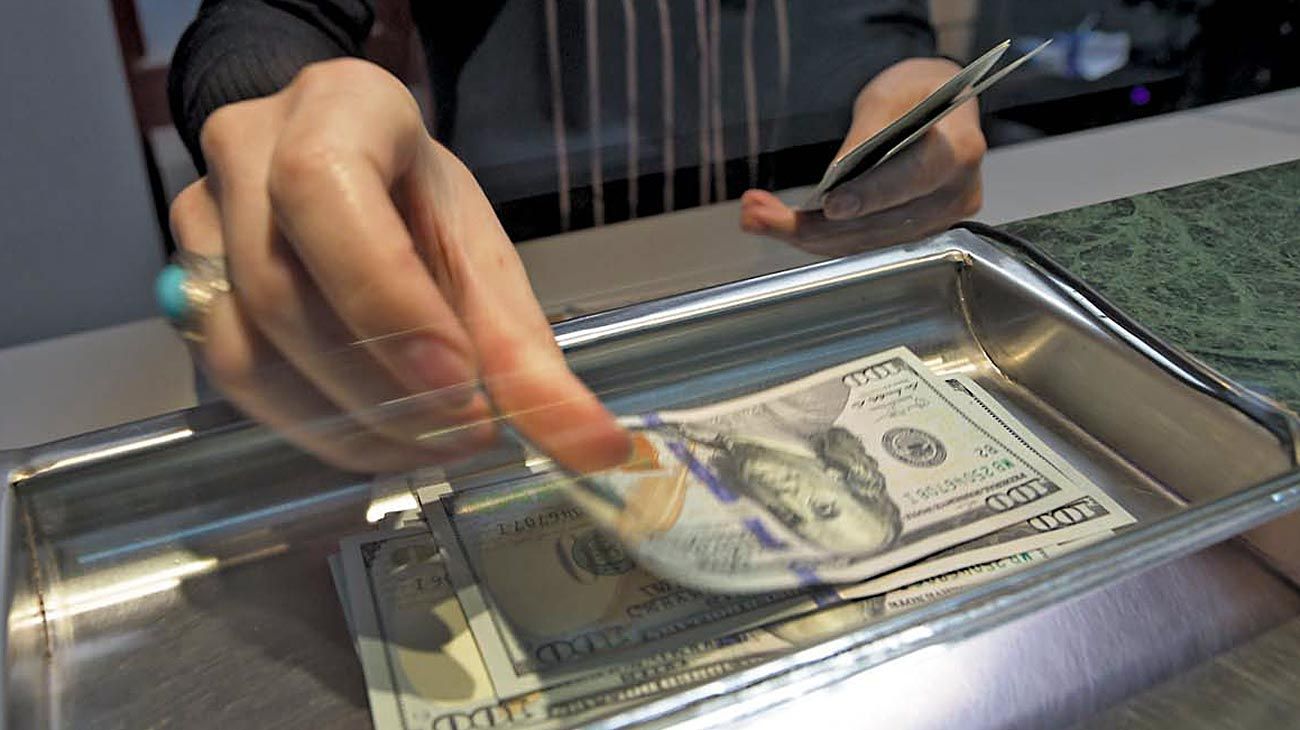 El dólar Blue abre estable por debajo de los $ 150