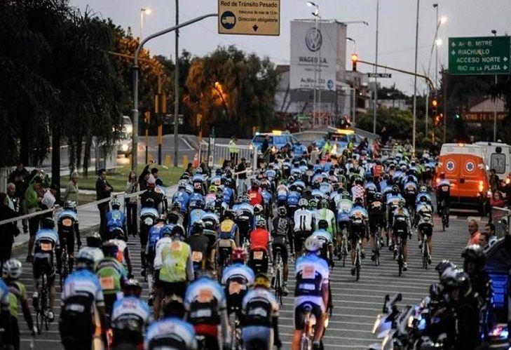 Carrera de bicicletas en la 9 de julio y el uso del espacio público