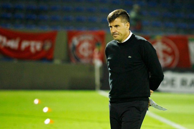 Juan Cruz Real dejó de ser el técnico de Belgrano