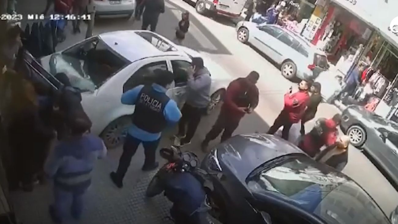 Accidente en Floresta: sufrió una convulsión mientras estacionaba el auto y mató a una mujer