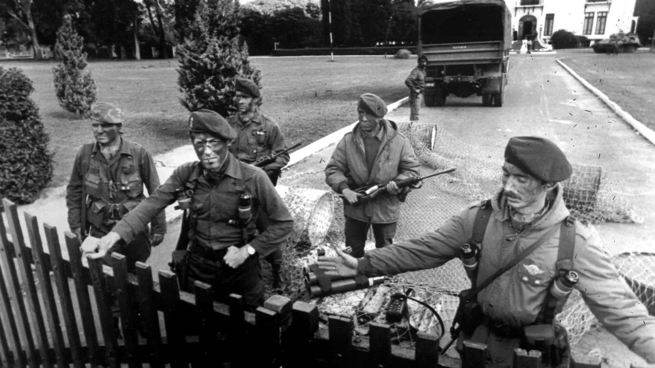 La irrupción de los "carapintadas": el día que empezó el levantamiento militar de Semana Santa