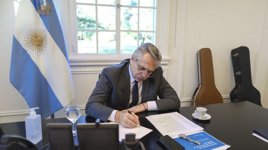 Encuesta: bajó la imagen de Alberto Fernández, pero la mayoría mantendría la cuarentena hasta junio