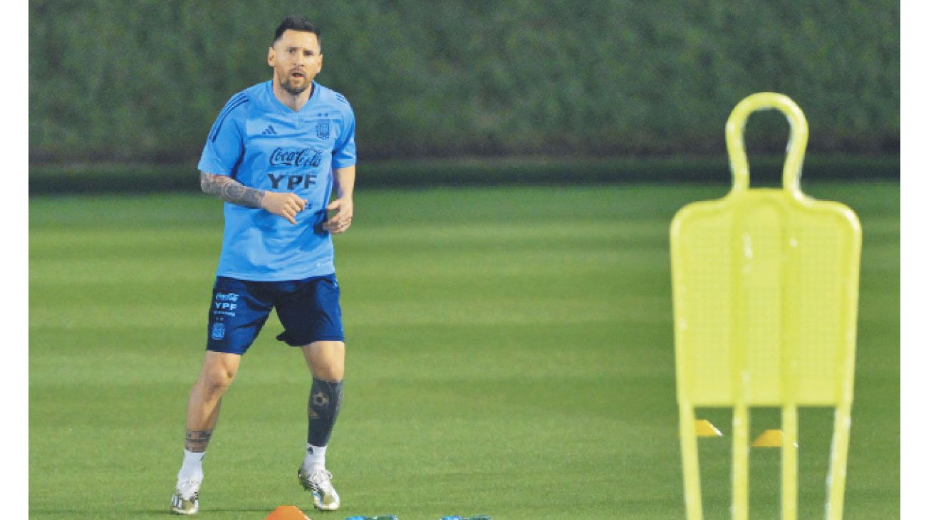 Messi se entrenó diferenciado, pero sin riesgos para el debut