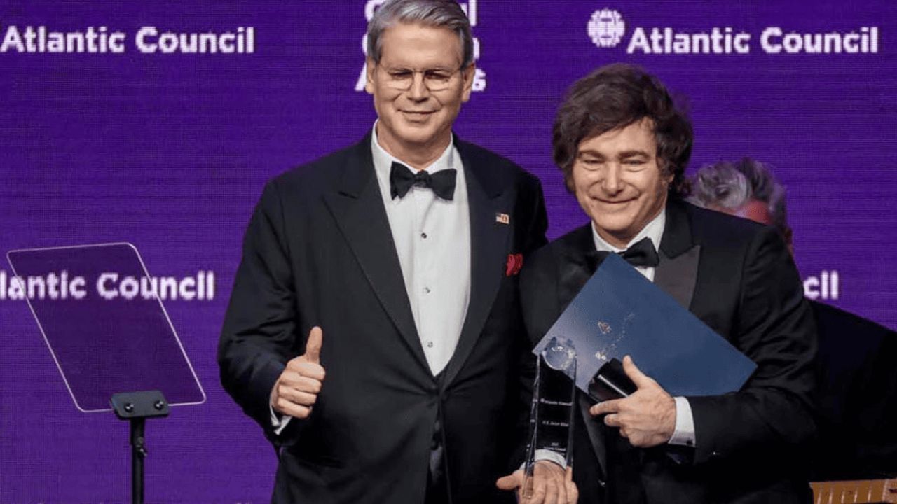 El "dólar Bessent" más barato, la maniobra del Gobierno con el swap y el "modo trader" del Tesoro