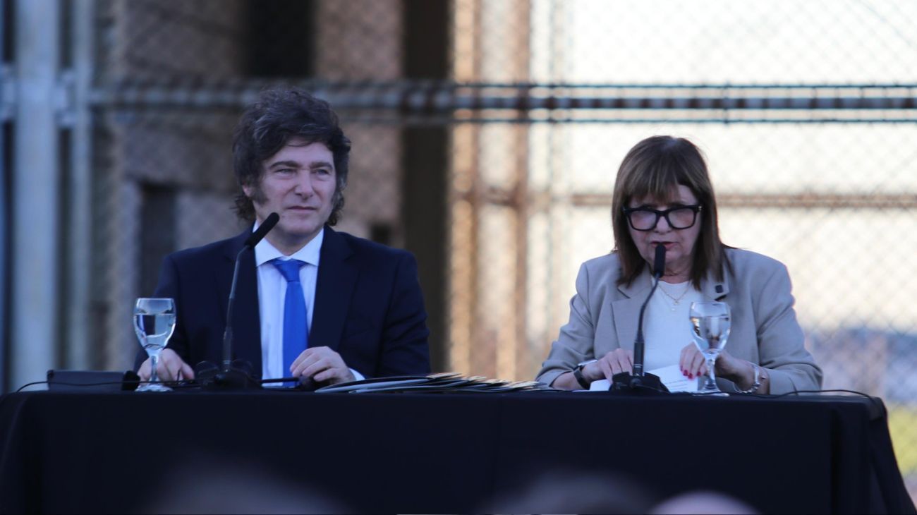 Con José Luis Espert presente, pero escondido, Javier Milei presentó en la cárcel de Ezeiza la reforma del Código Penal