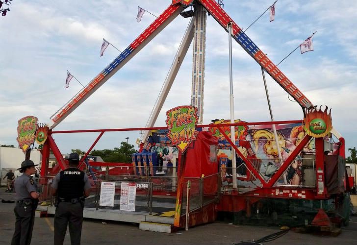 Tragedia en Ohio: un juego mecánico se derrumbó y lanzó gente por el aire